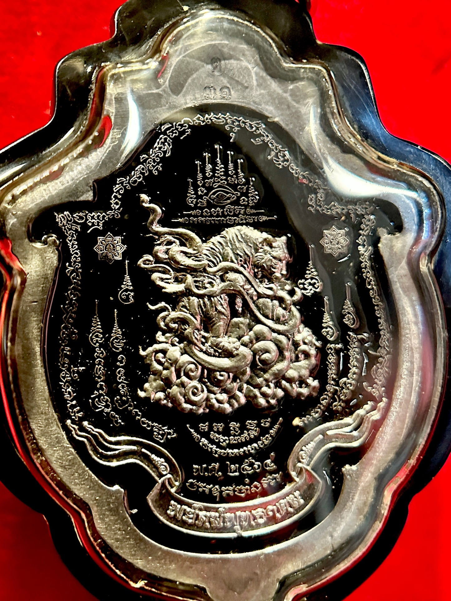 Luang Phor Phat Tiger Sovereign (Black & Silver)