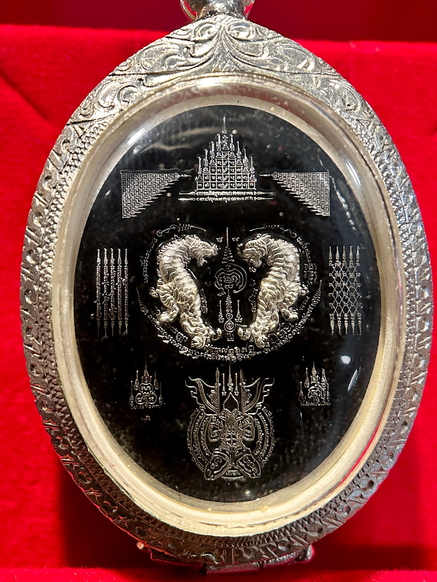 Nai Khanom Tom (Black & Silver Edition)