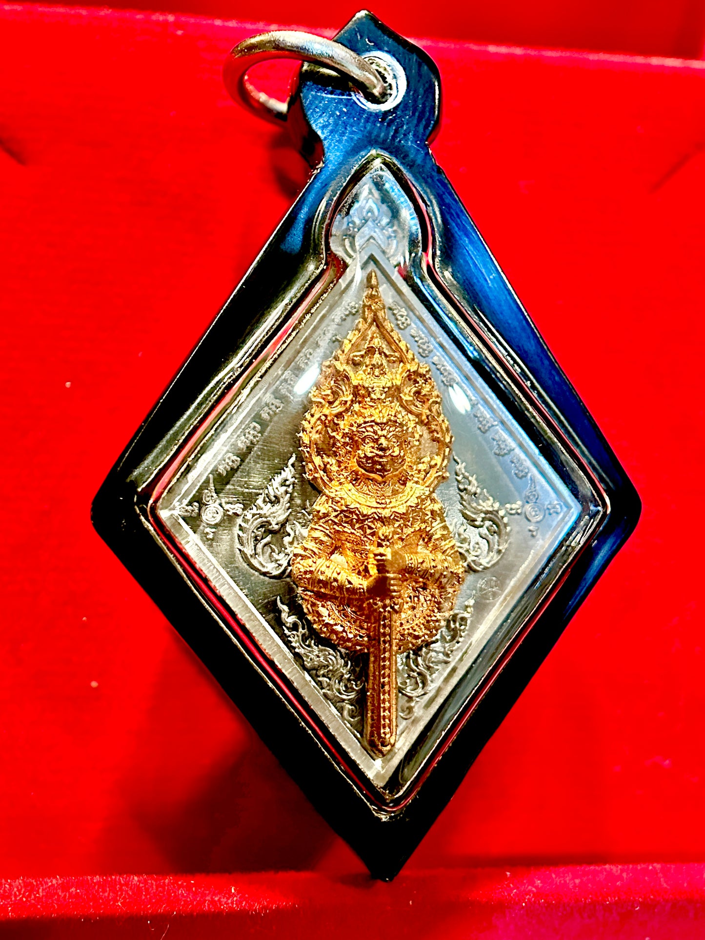 Diamond-Frame Tao Wessuwan Guardian (Gold & Silver)