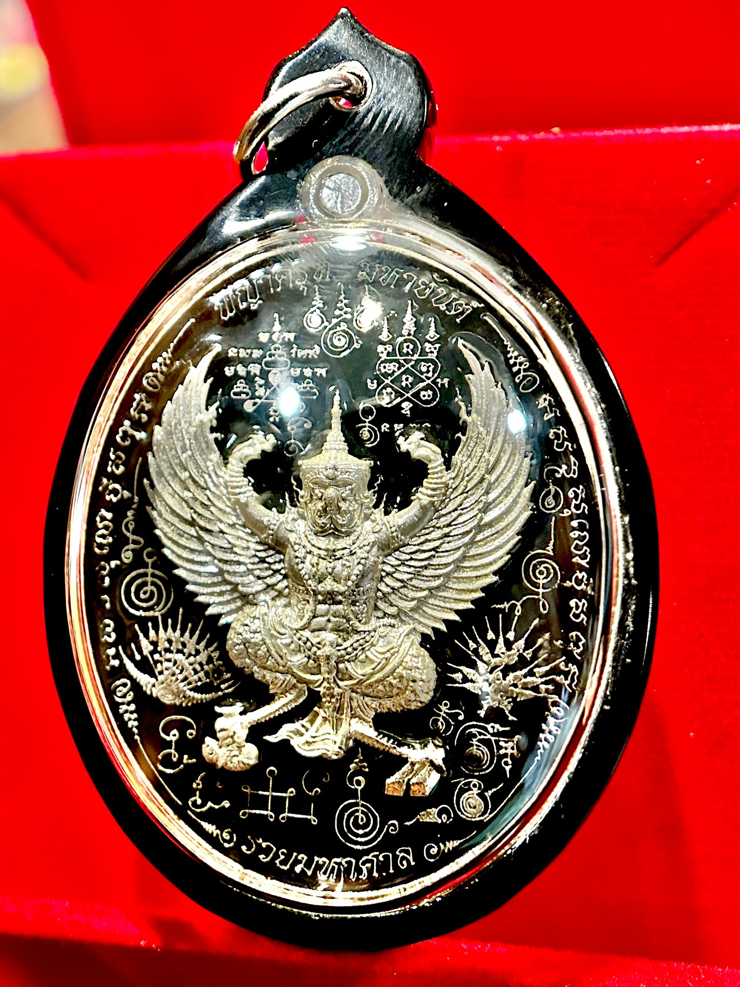 Garuda & Tao Wessuwan (Black/Silver)