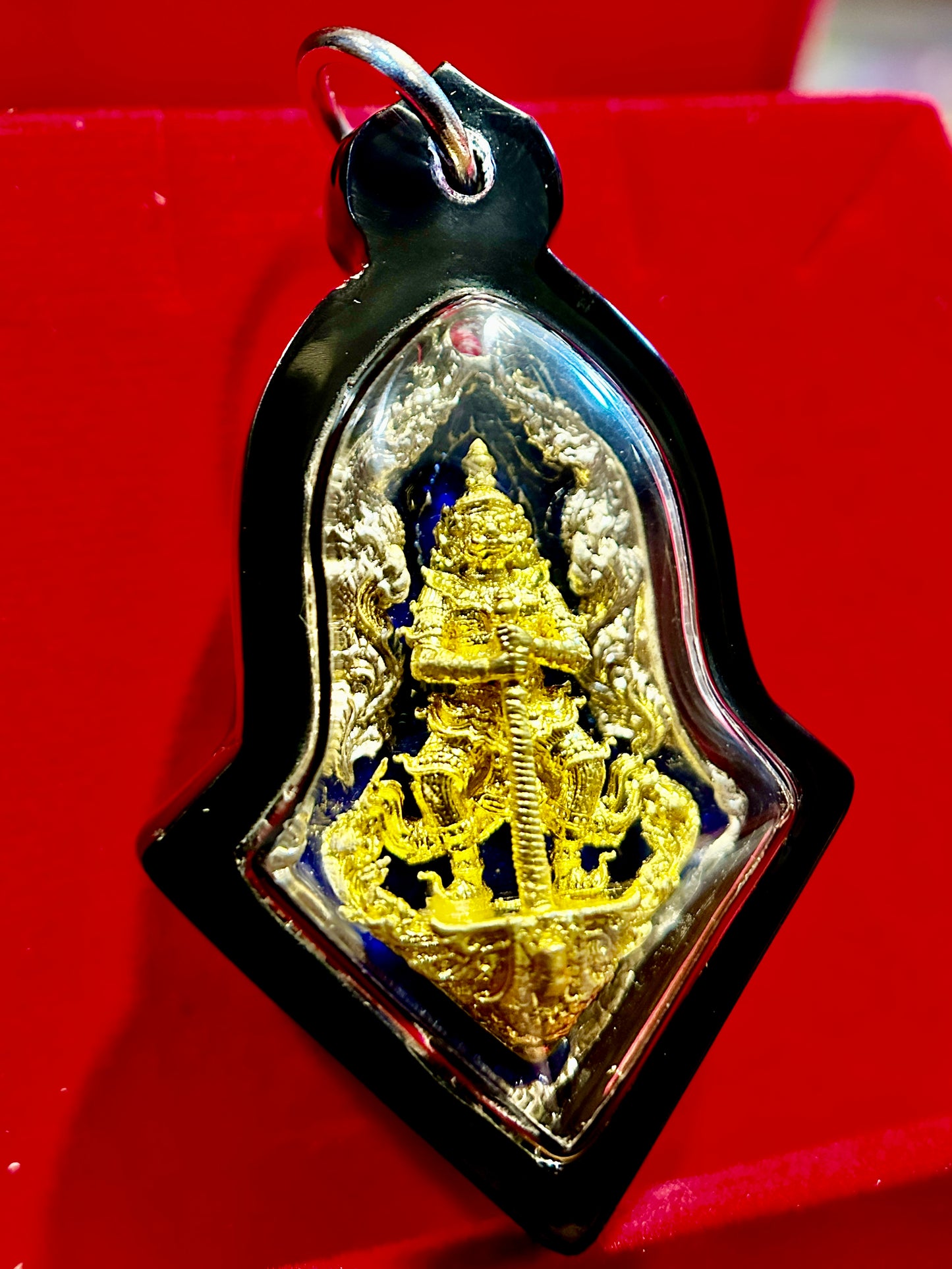 Tao Wessuwan Sapphire & Gold Power