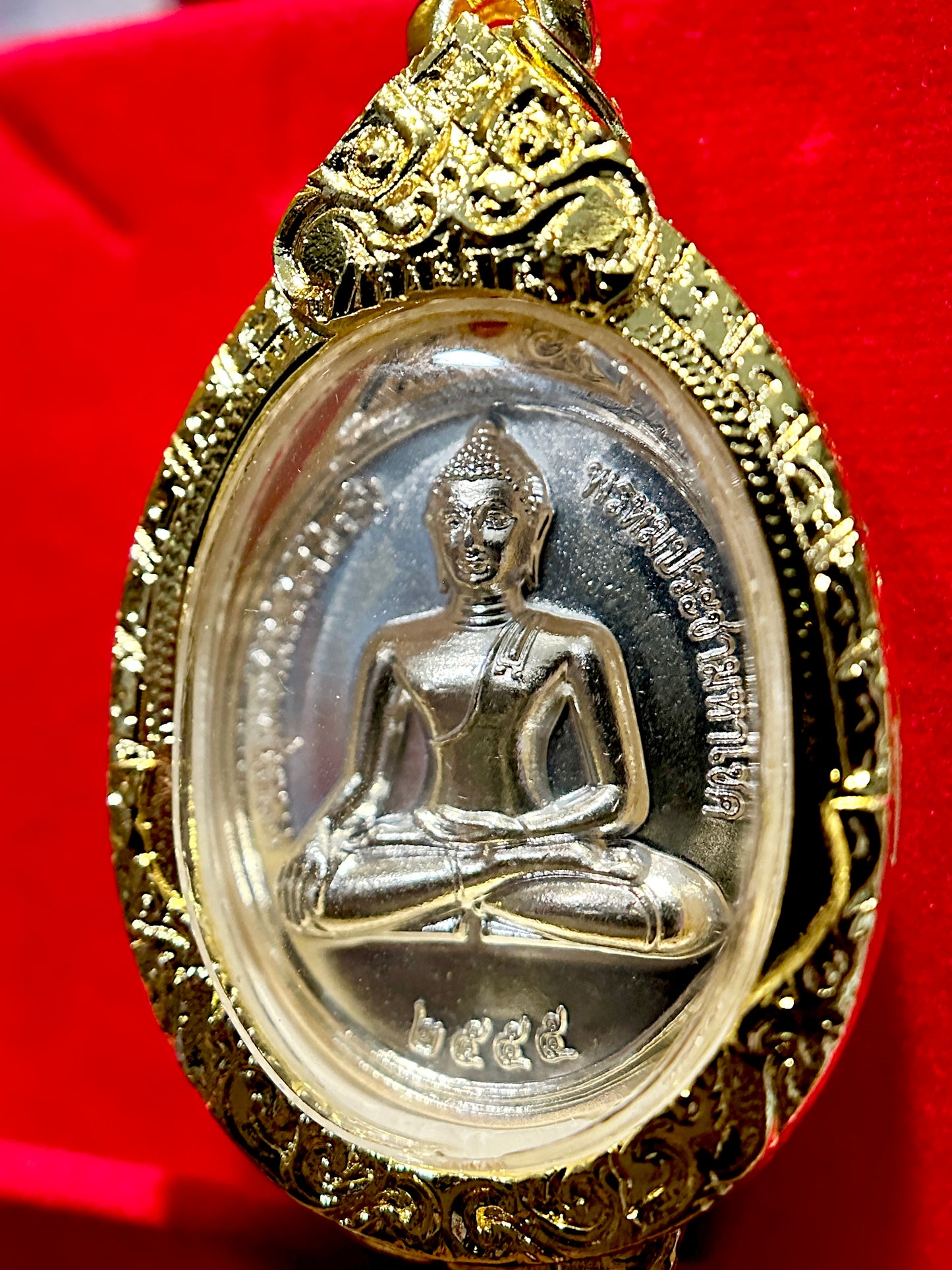 Phra Buddha Enlightenment Amulet