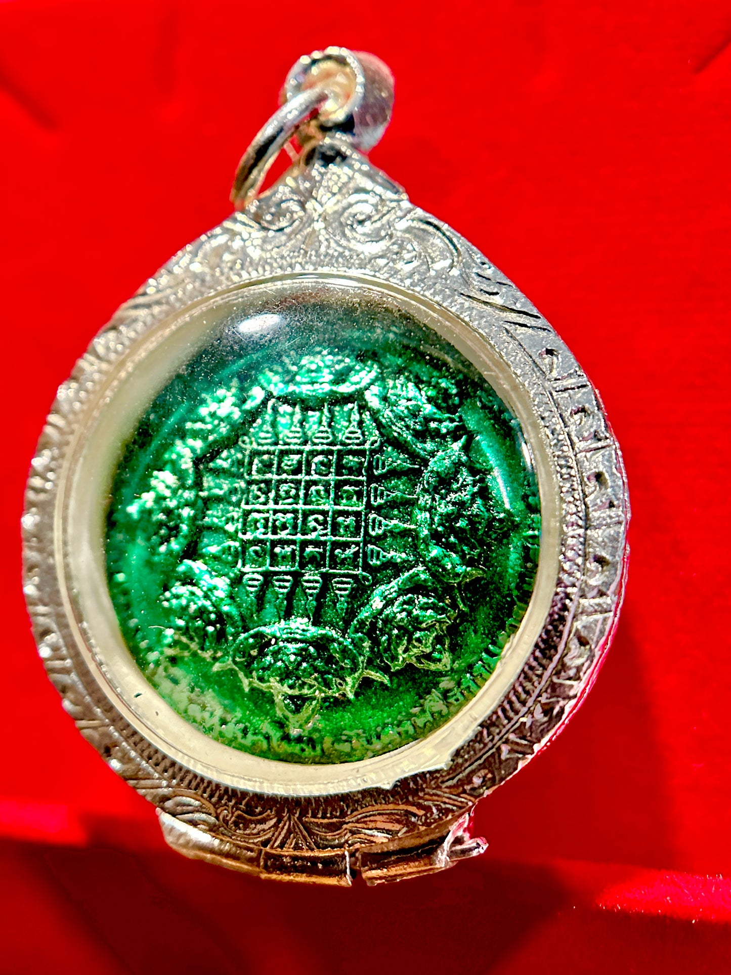 Emerald Glow Phra Pidta & Rahu
