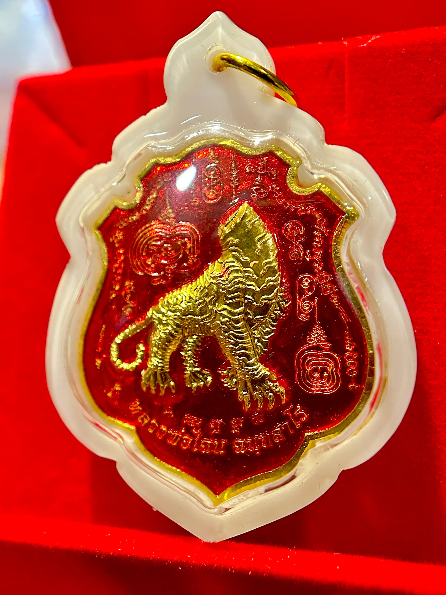 Headless Tiger Shield (Red) White Case