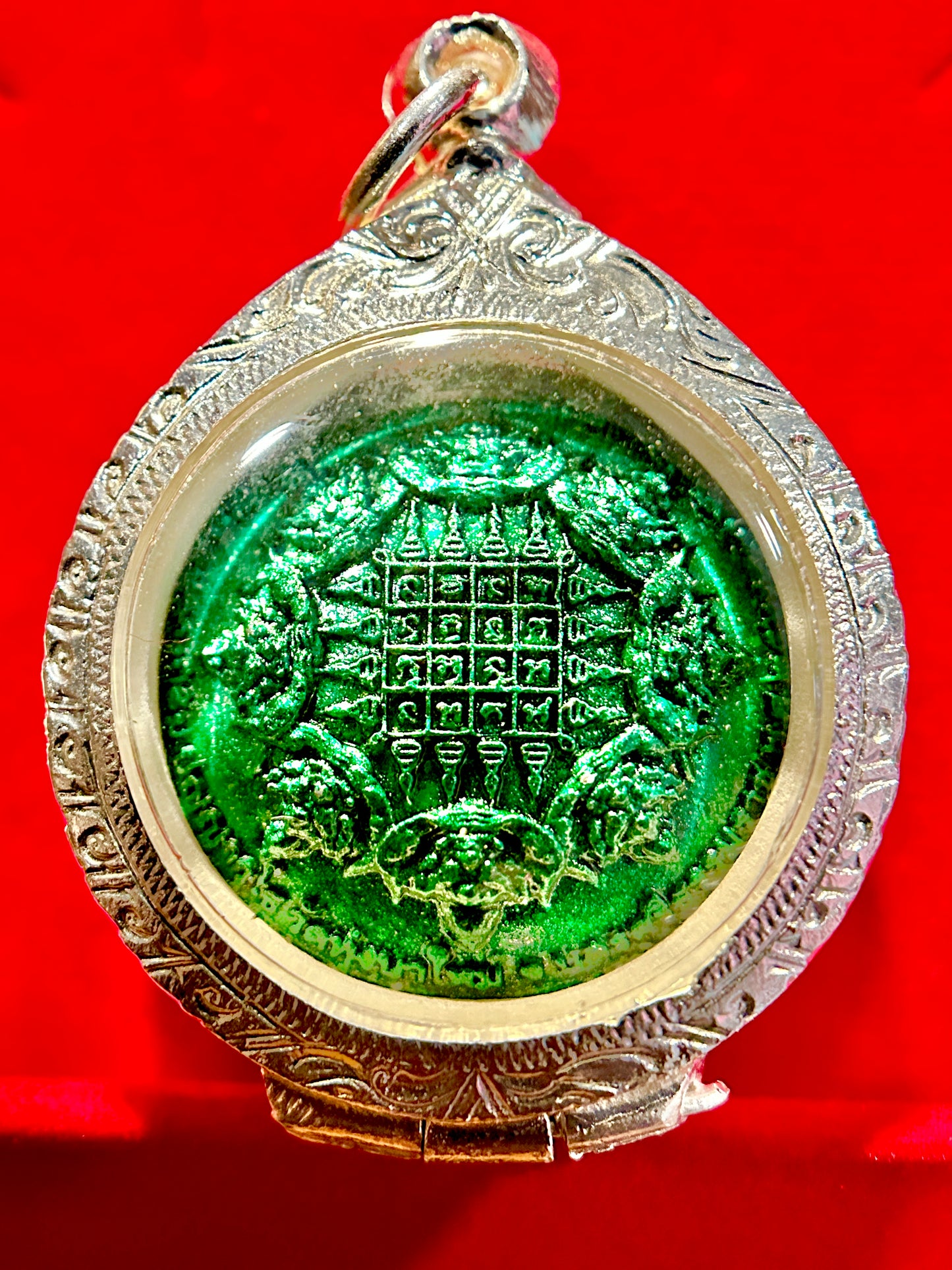 Emerald Glow Phra Pidta & Rahu