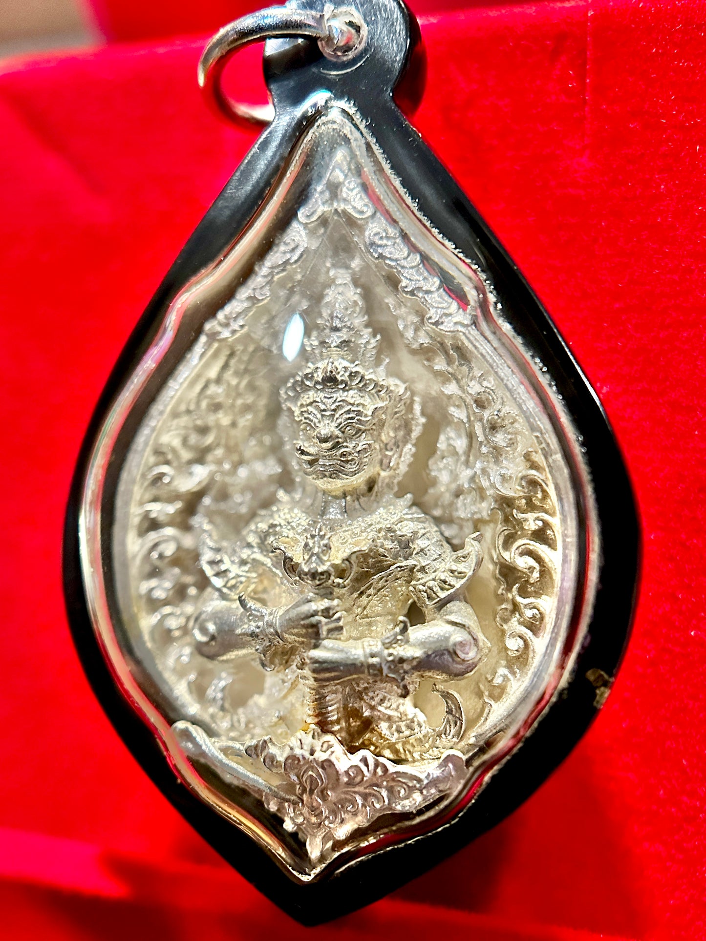 Tao Wessuwan Silver Guardian Amulet – Black Case