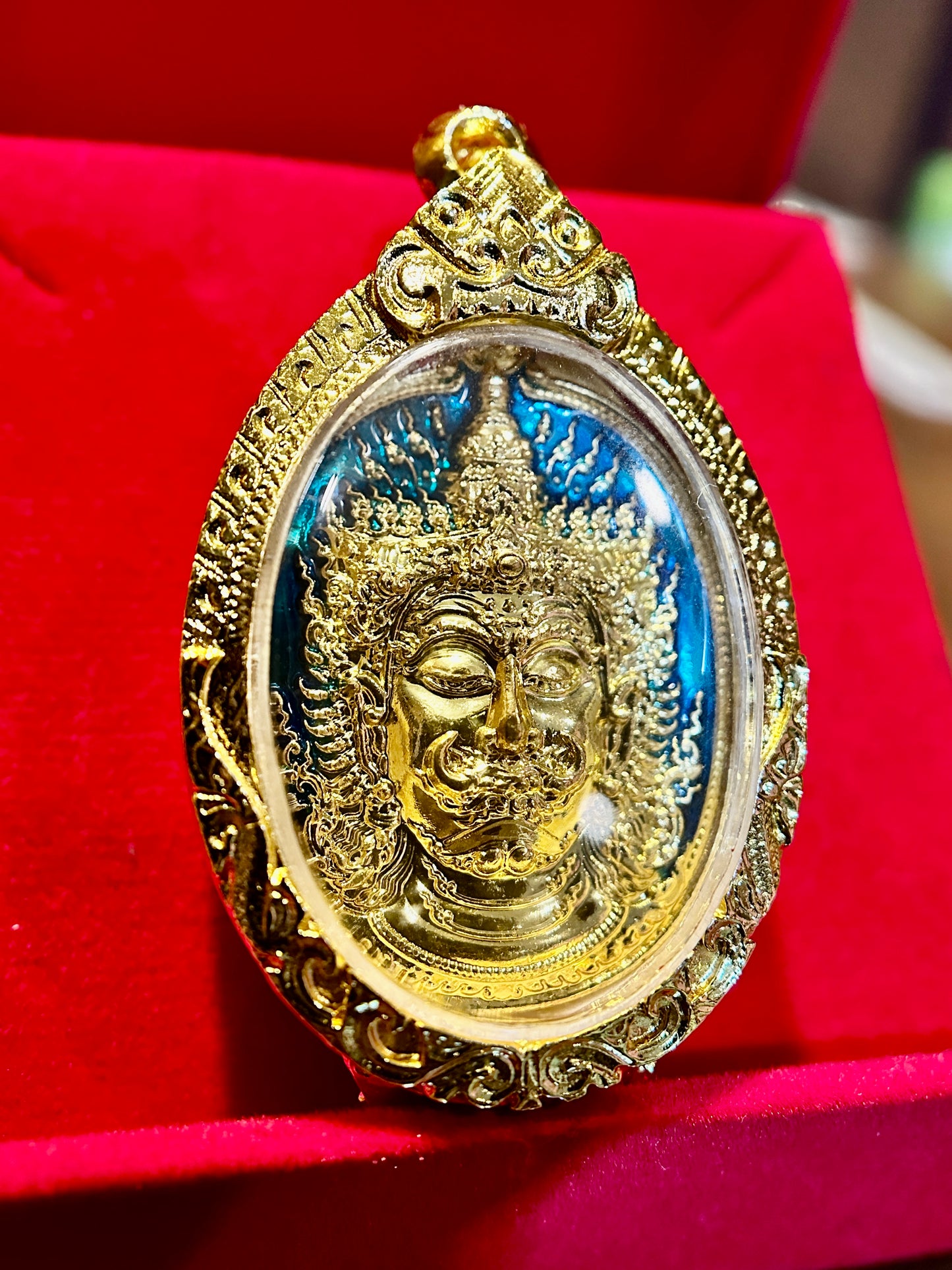 Golden Tao Wessuwan & Phra Rahu (Sapphire Flame)