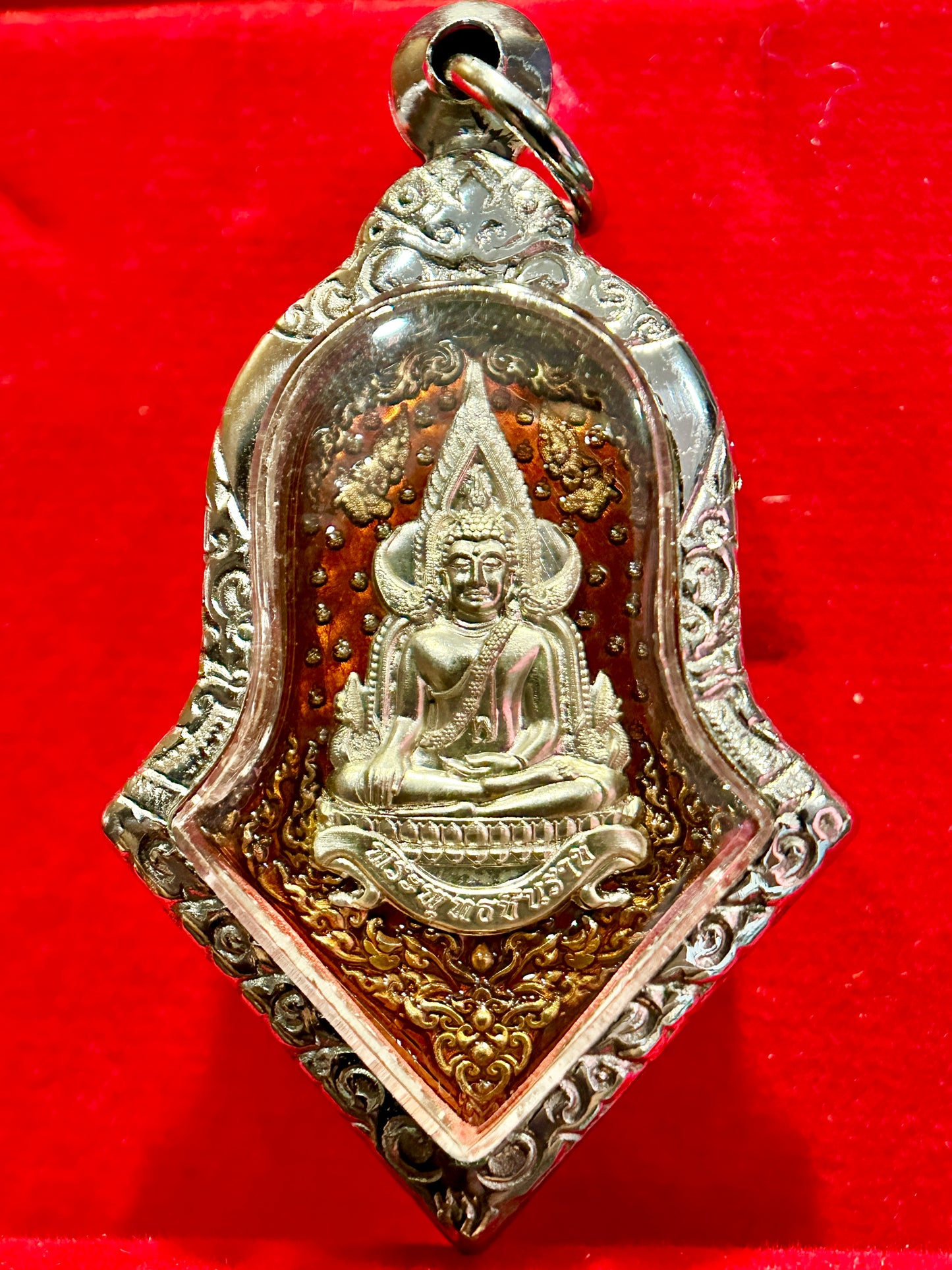 Phra Buddha Chinnaraj & Tao Wessuwan Guardian