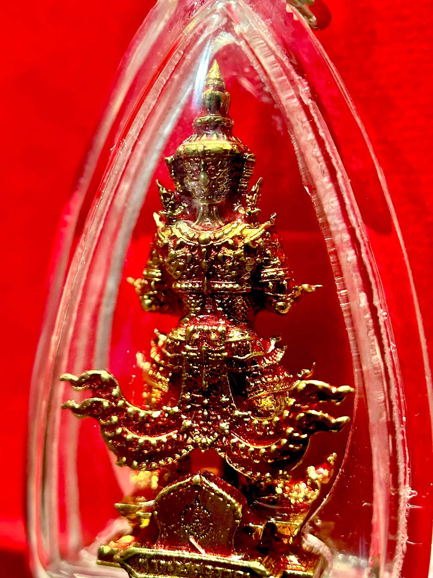 Golden Tao Wessuwan – Red Accented Guardian