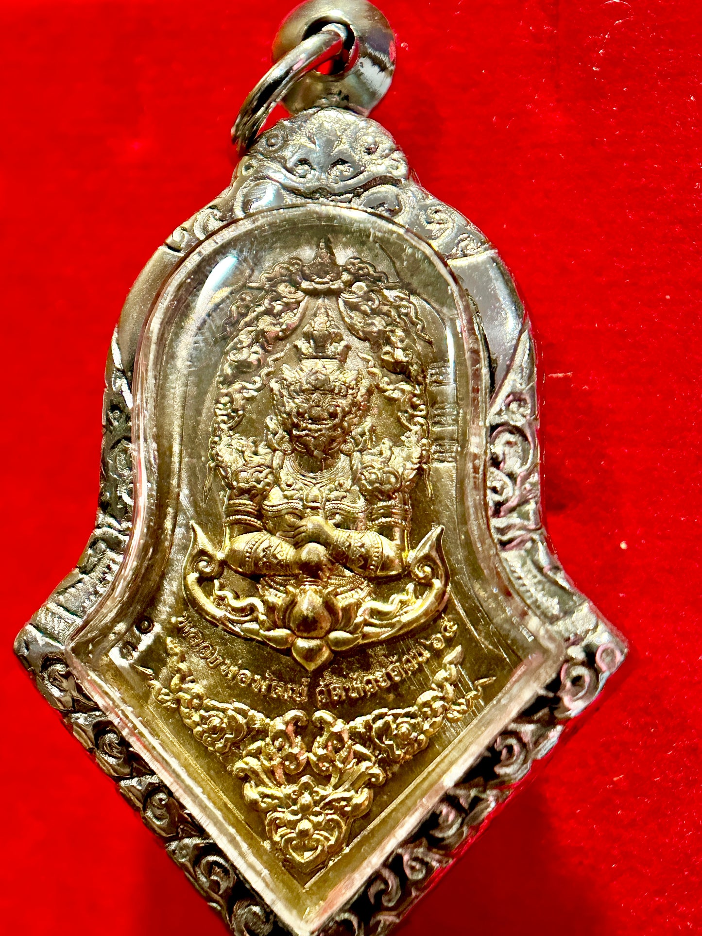 Phra Buddha Chinnaraj & Tao Wessuwan Guardian